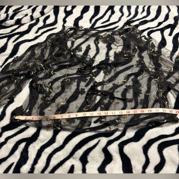 Disturbia Chrysanthi Applique Frill Collar Blouse - Picture 12 of 14